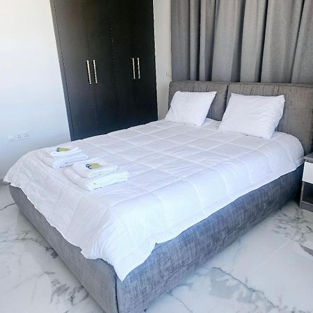 Deluxe Apartment Paphos Bagian luar foto