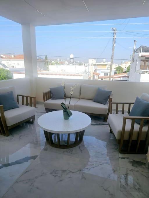 Deluxe Apartment Paphos Bagian luar foto