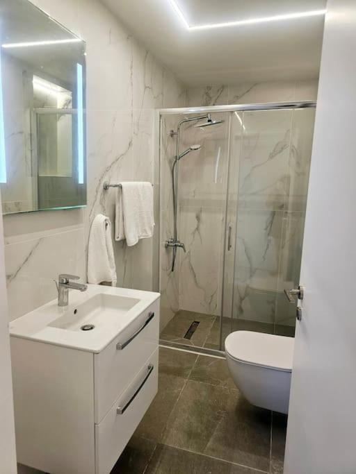 Deluxe Apartment Paphos Bagian luar foto