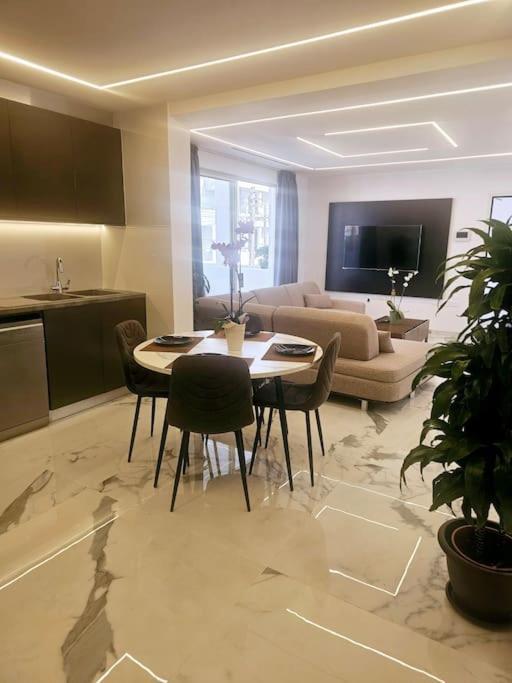 Deluxe Apartment Paphos Bagian luar foto