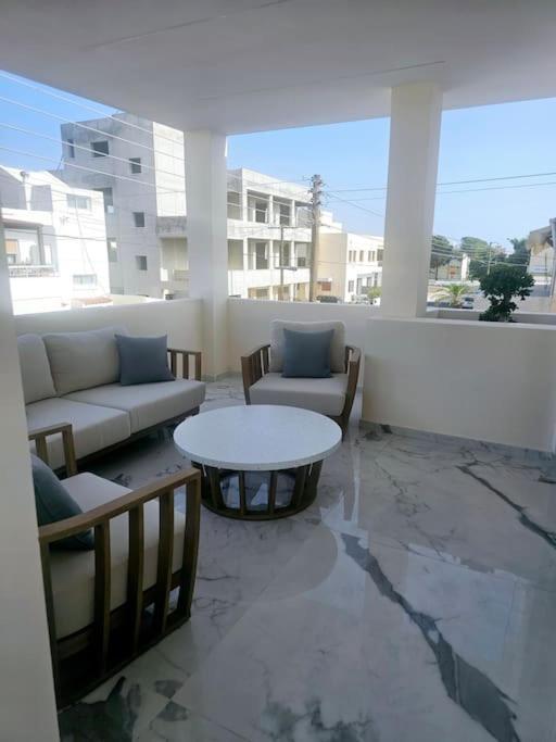 Deluxe Apartment Paphos Bagian luar foto