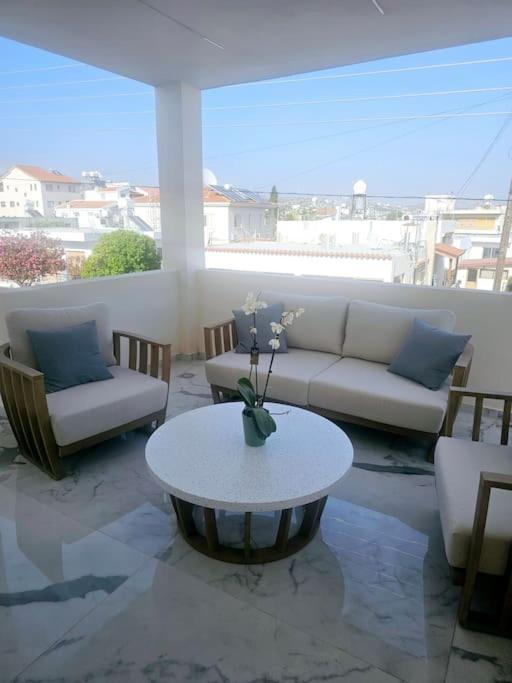 Deluxe Apartment Paphos Bagian luar foto